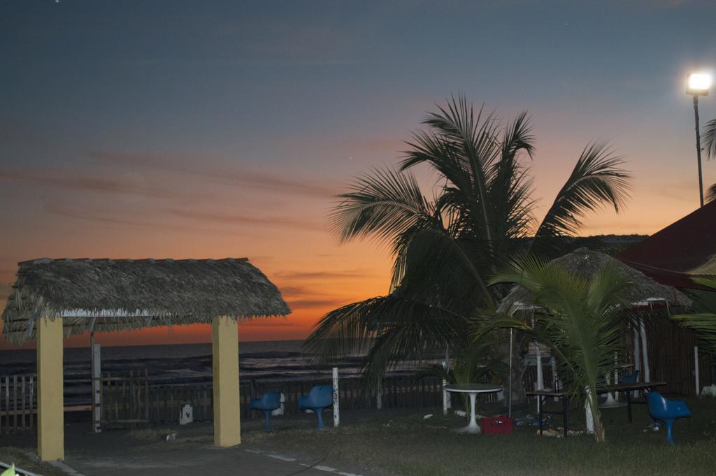 Tropiclub Playa El Cuco Hotell Exteriör bild