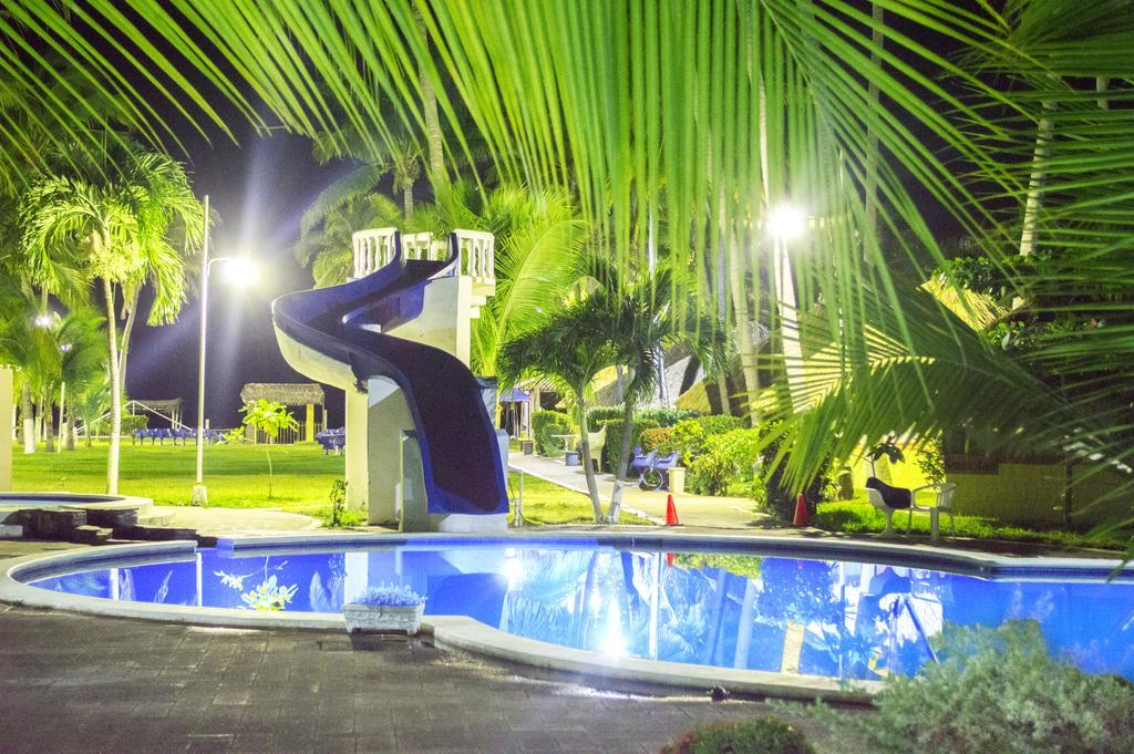 Tropiclub Playa El Cuco Hotell Exteriör bild