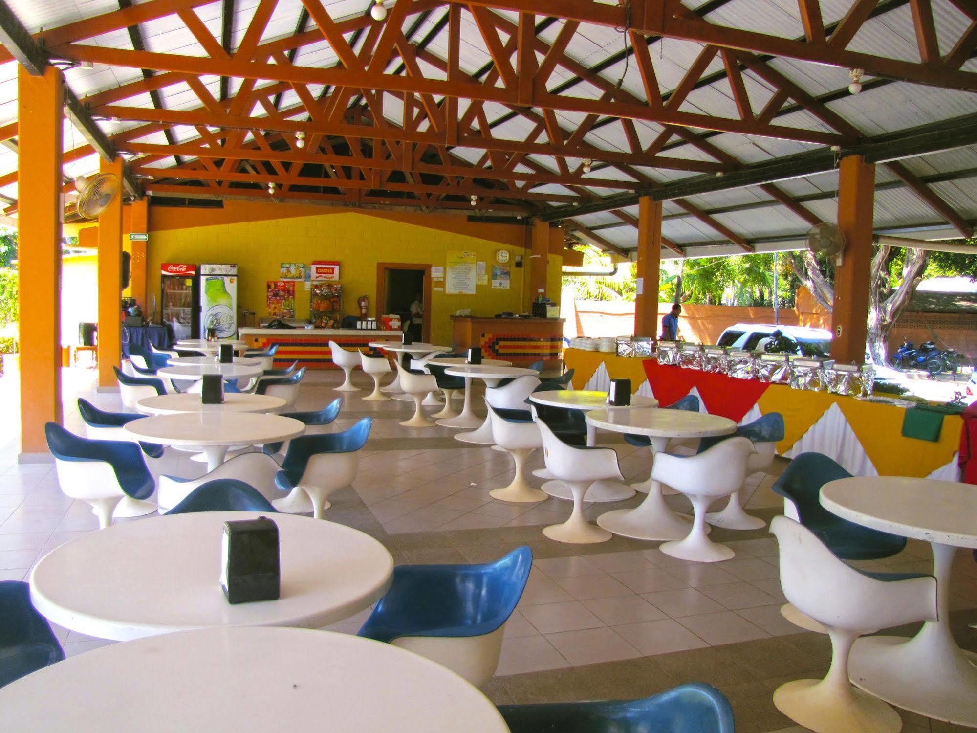 Tropiclub Playa El Cuco Hotell Exteriör bild